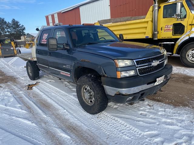 Image of Chevrolet 2500HD equipment image 2