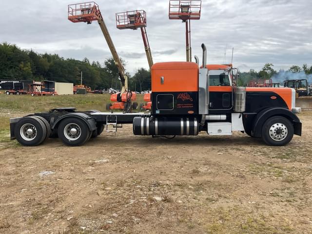 Image of Peterbilt 389 equipment image 4