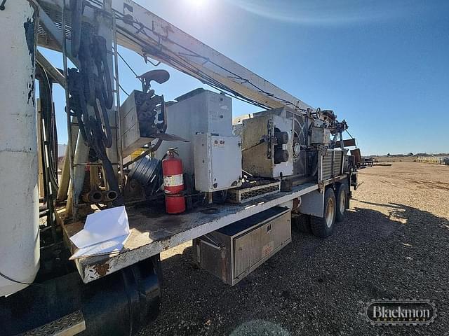 Image of Mack Granite equipment image 3
