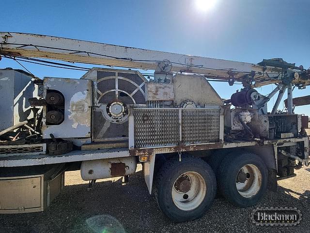 Image of Mack Granite equipment image 4
