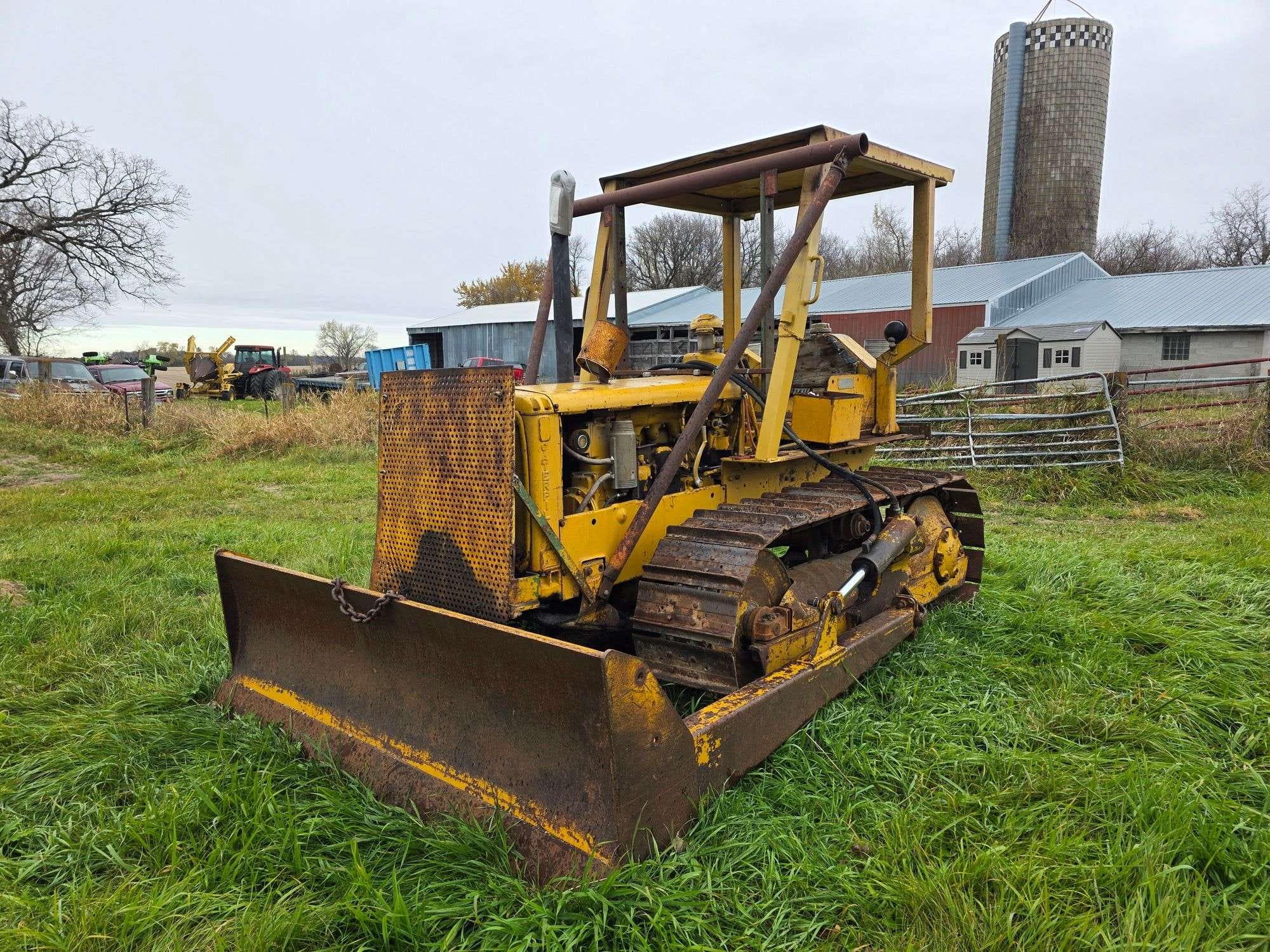 Caterpillar D4 Equipment Image0
