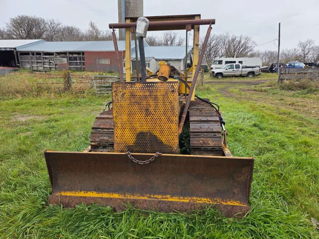 Image of Caterpillar D4 equipment image 2