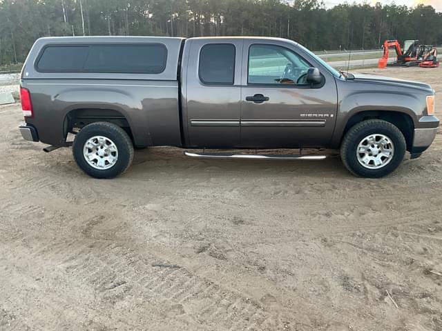 Image of GMC Sierra 1500 equipment image 3