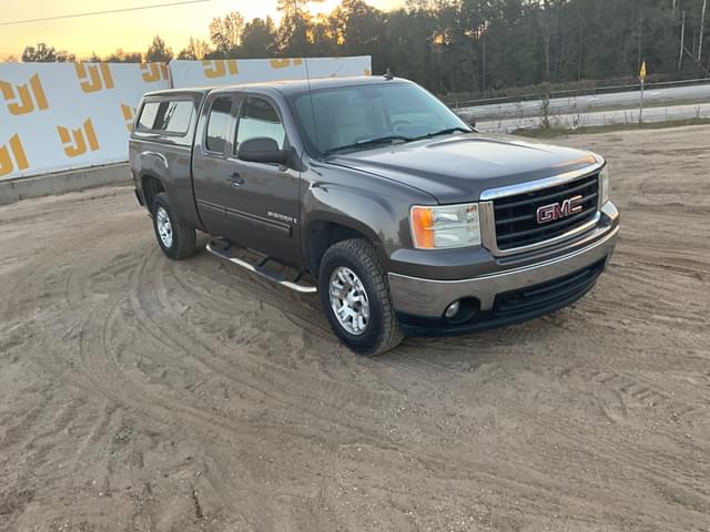 Image of GMC Sierra 1500 equipment image 2