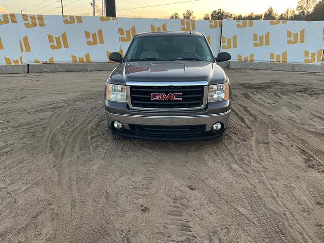 Image of GMC Sierra 1500 equipment image 1