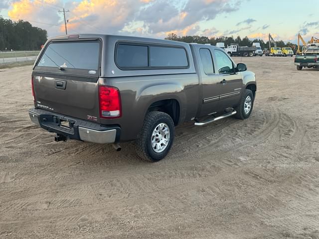 Image of GMC Sierra 1500 equipment image 4