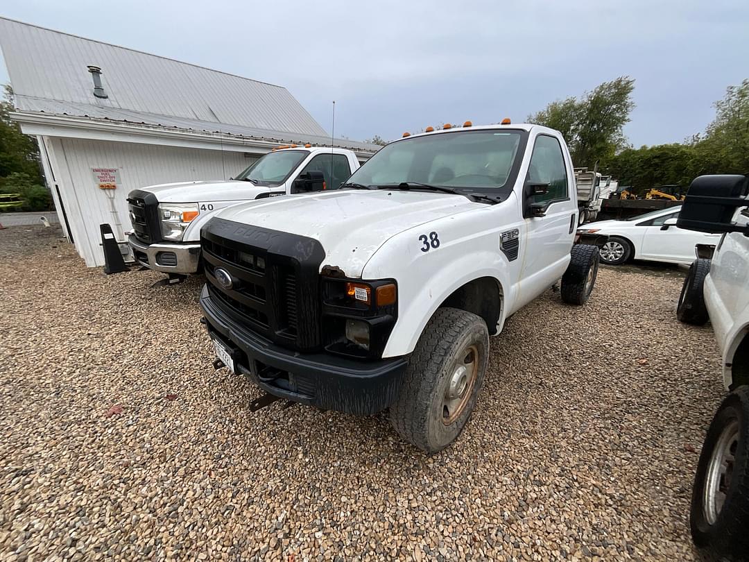 Image of Ford F-350 Primary image