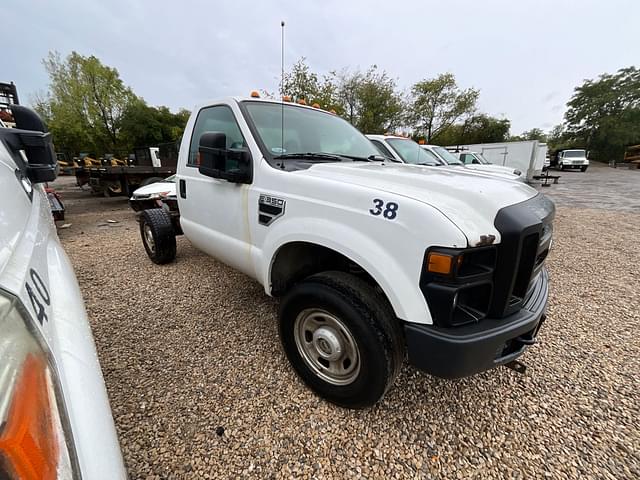 Image of Ford F-350 equipment image 3