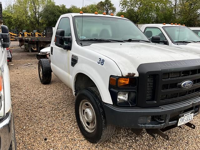 Image of Ford F-350 equipment image 2