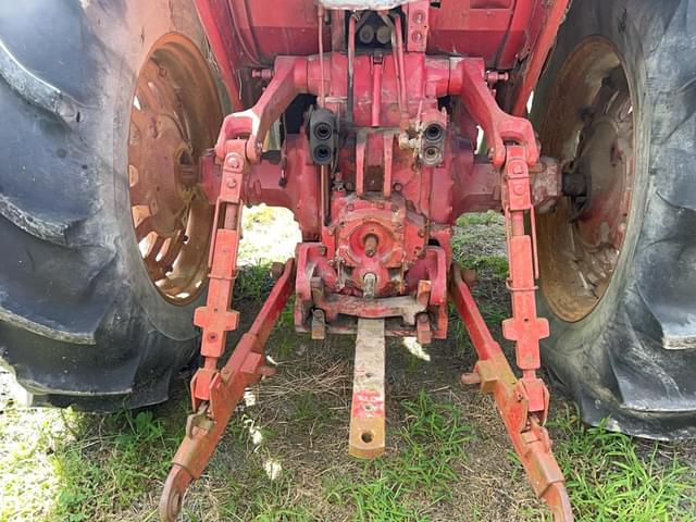 Image of International Harvester 1066 equipment image 4