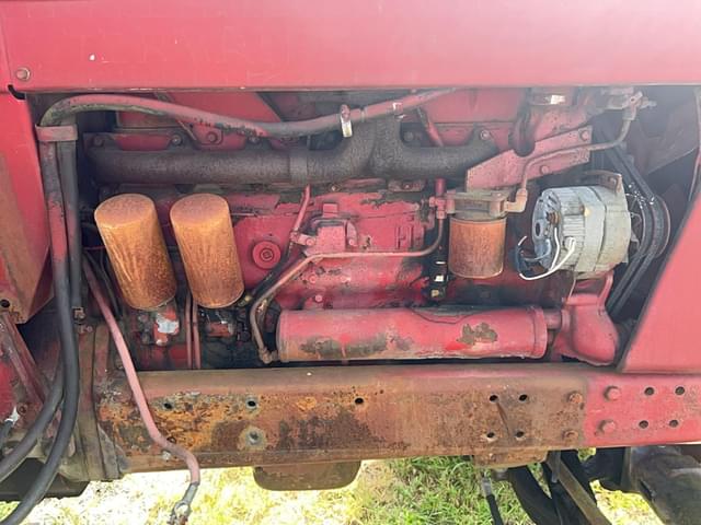 Image of International Harvester 1066 equipment image 1