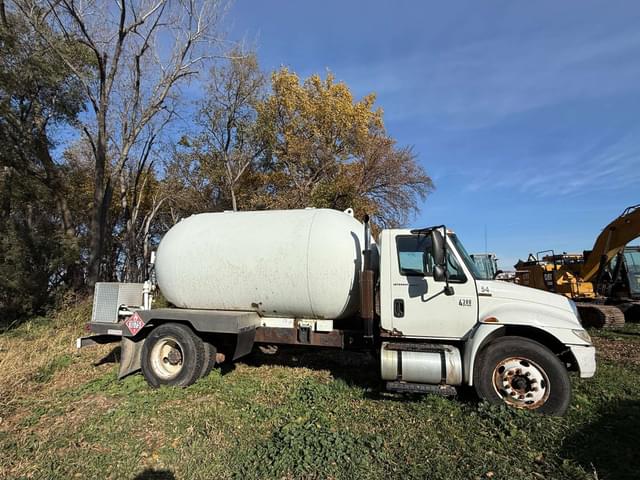 Image of International 4300 equipment image 4