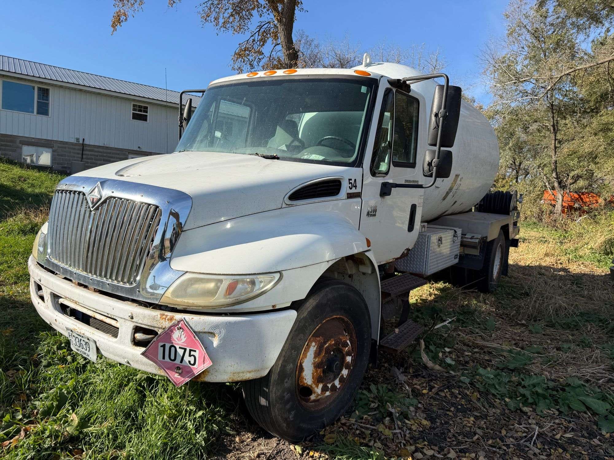 2003 International 4300 Equipment Image0