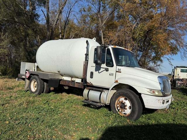 Image of International 4300 equipment image 3