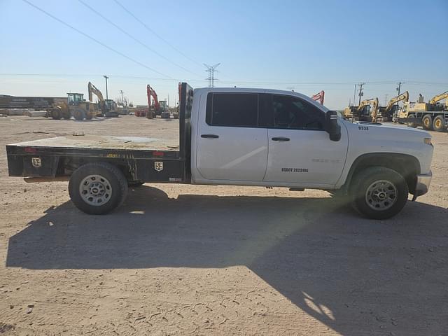 Image of Chevrolet Silverado equipment image 3