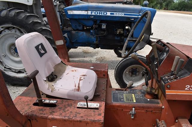 Image of Ditch Witch 2300 equipment image 4