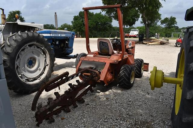 Image of Ditch Witch 2300 equipment image 2