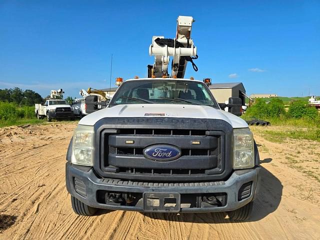Image of Ford F-550 equipment image 2