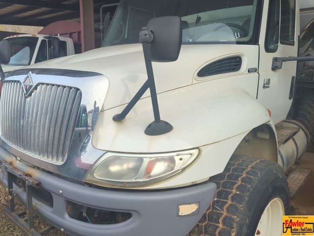 Image of International 4400 equipment image 3