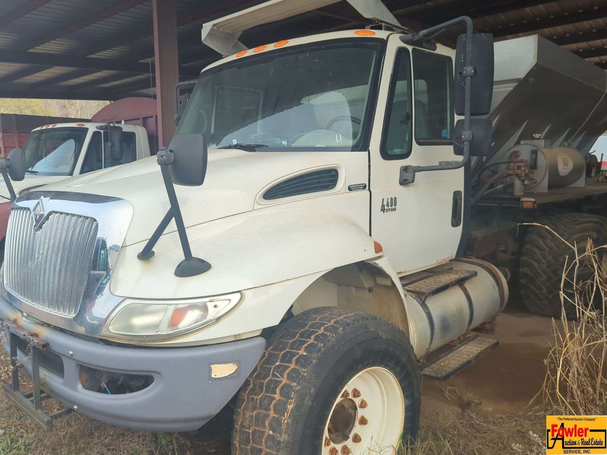 2005 International 4400 Equipment Image0