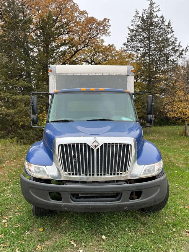 Image of International 4300 equipment image 2