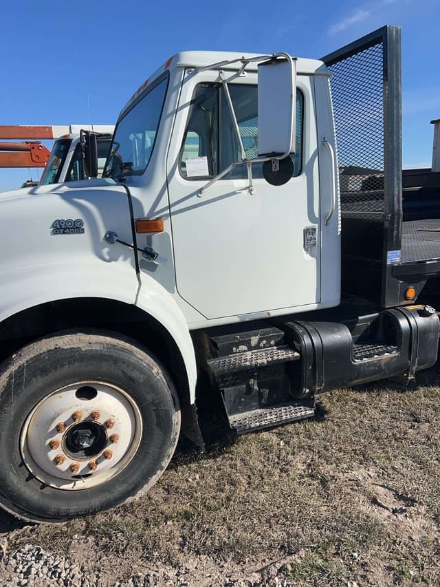 Image of International 4900 equipment image 4