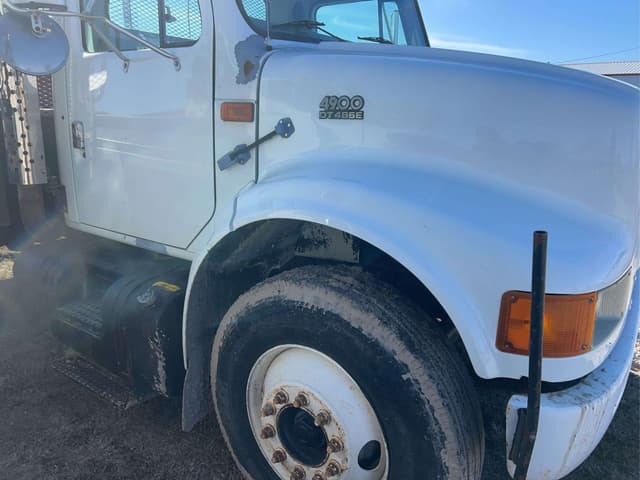 Image of International 4900 equipment image 3
