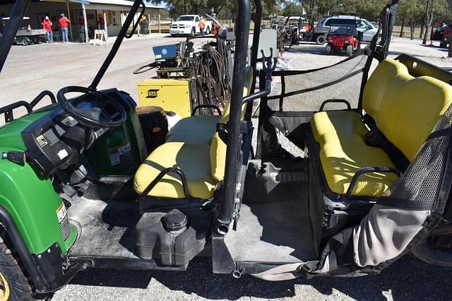 Image of John Deere Gator 825i equipment image 4