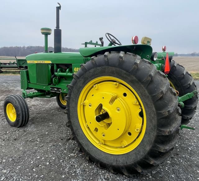 Image of John Deere 4010 equipment image 2