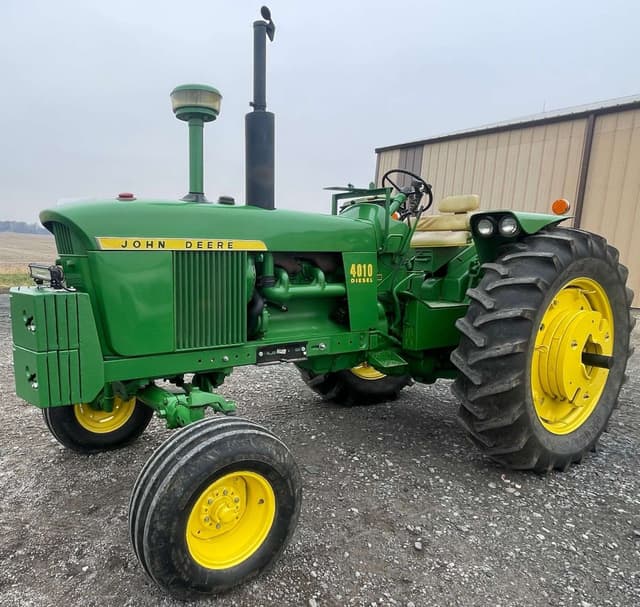 Image of John Deere 4010 equipment image 1
