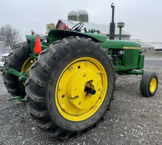 Image of John Deere 4010 equipment image 4