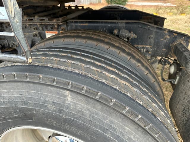 Image of Freightliner Cascadia equipment image 4