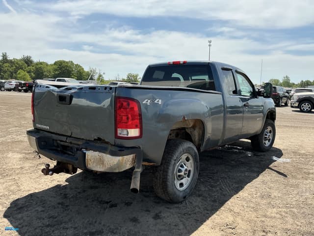 Image of GMC 2500HD equipment image 4