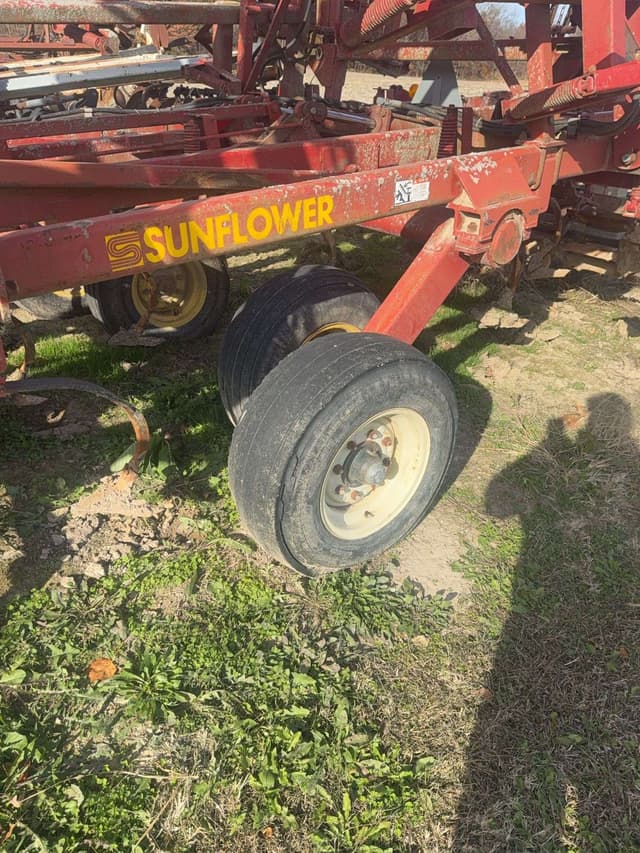 Image of Sunflower 6332-23 equipment image 4
