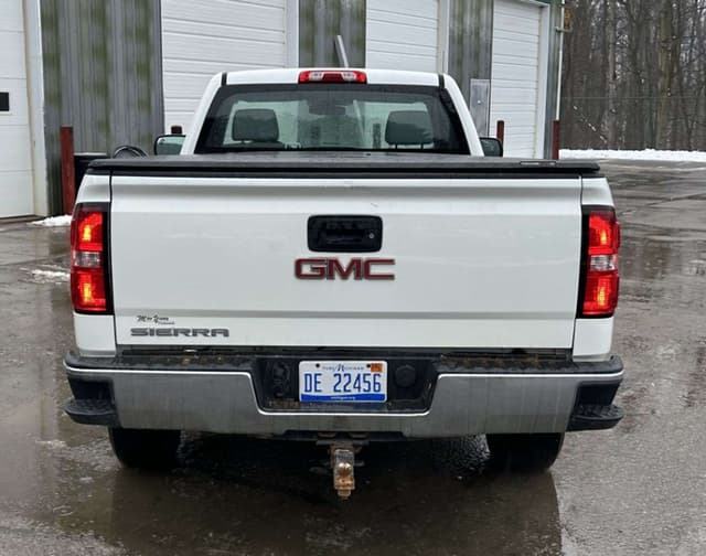 Image of GMC Sierra 1500 equipment image 3