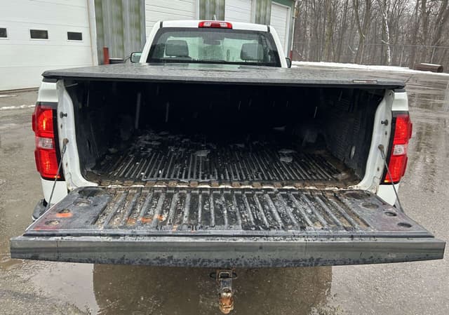 Image of GMC Sierra 1500 equipment image 4