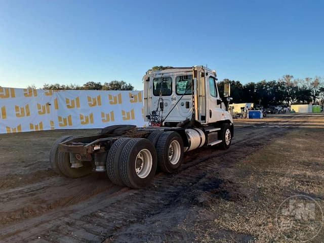 Image of Freightliner Cascadia equipment image 4