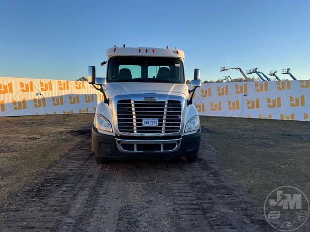 Image of Freightliner Cascadia equipment image 1
