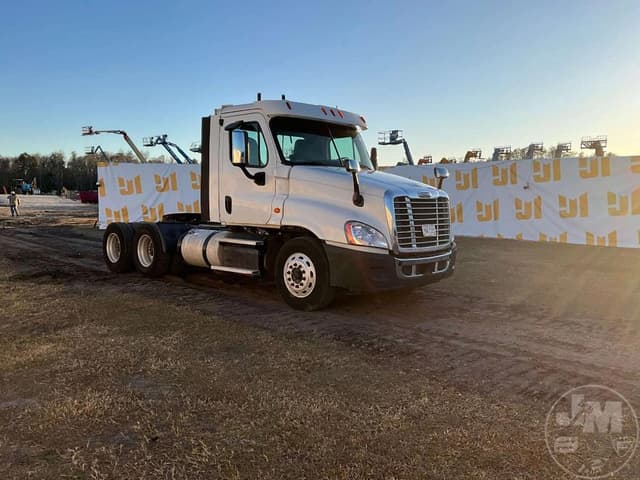 Image of Freightliner Cascadia equipment image 2