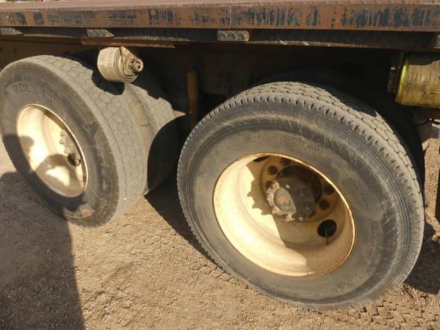 Image of International 7400 equipment image 4