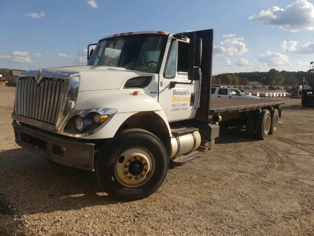 2009 International 7400 Equipment Image0