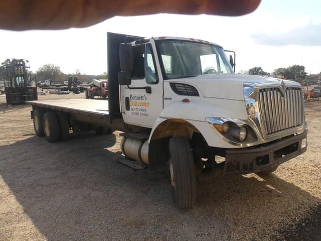 Image of International 7400 equipment image 1