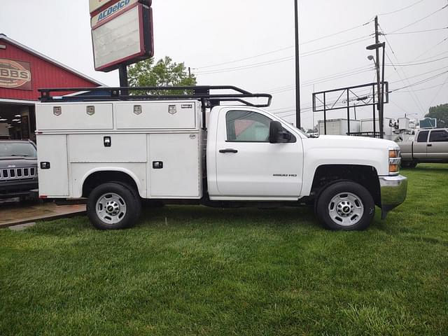Image of Chevrolet Silverado equipment image 3