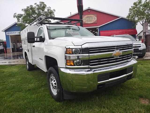 Image of Chevrolet Silverado equipment image 2