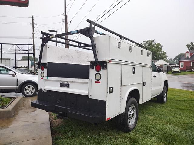 Image of Chevrolet Silverado equipment image 4