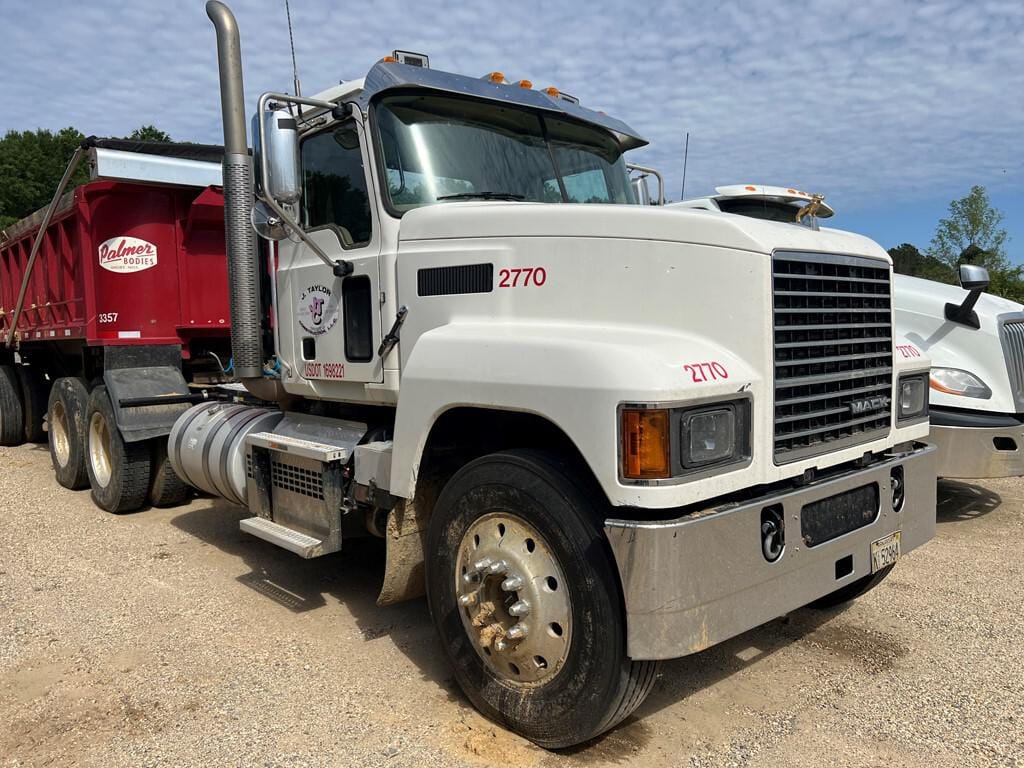 Main image Mack Pinnacle