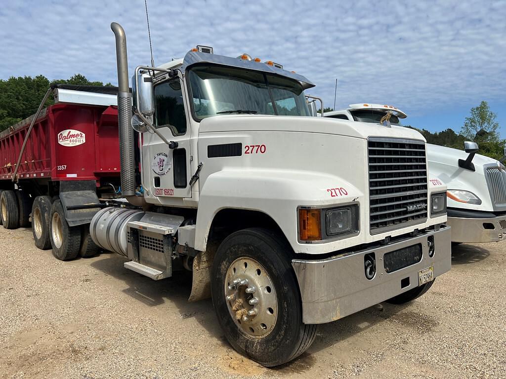 Main image Mack Pinnacle 13