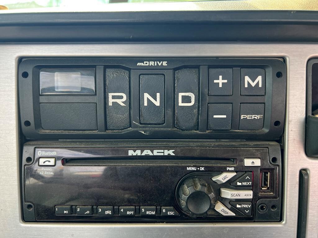 Main image Mack Pinnacle 29