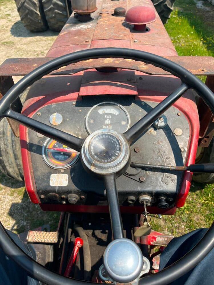 Main image International Harvester 424 13
