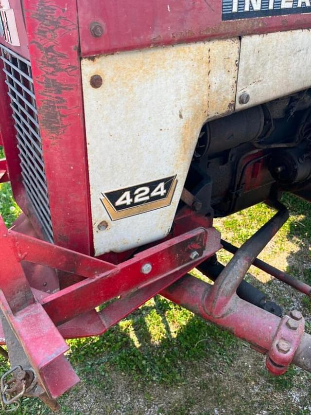 Thumbnail image International Harvester 424 14